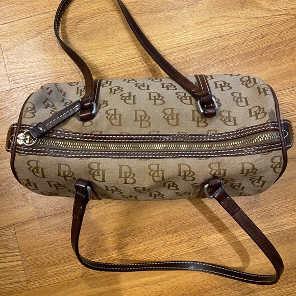 Small Dooney and Bourke bag. - Picture 1 of 1